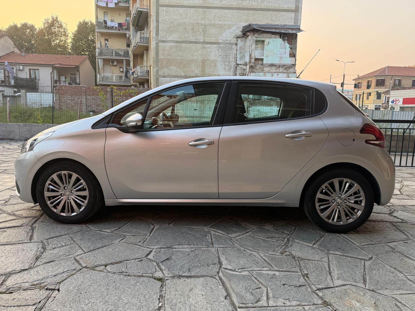 Peugeot 208 PureTech 82 5p. GPL Active