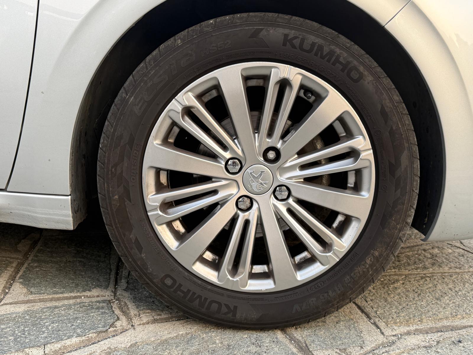 Peugeot 208 PureTech 82 5p. GPL Active