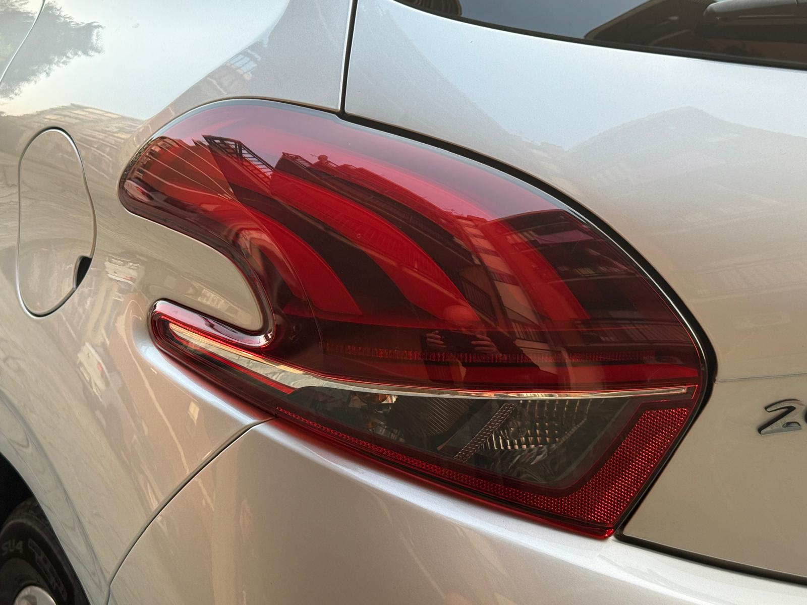 Peugeot 208 PureTech 82 5p. GPL Active