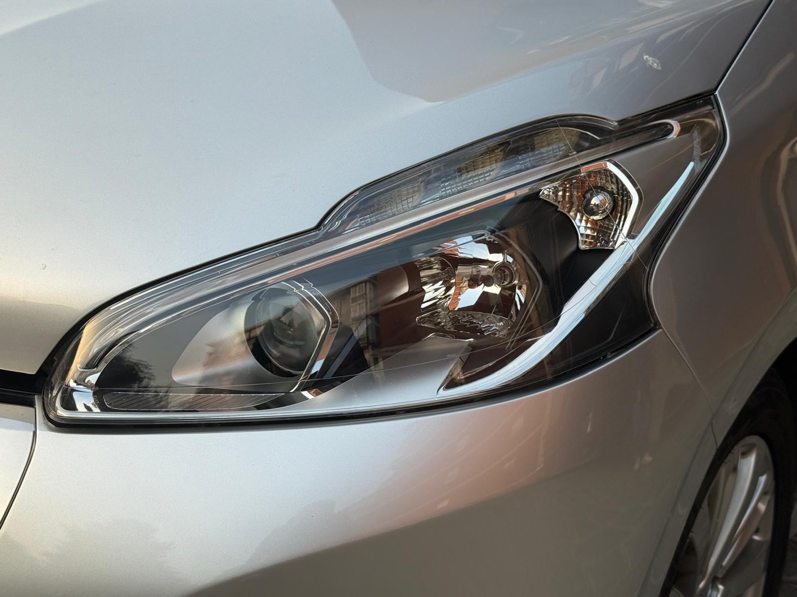 Peugeot 208 PureTech 82 5p. GPL Active