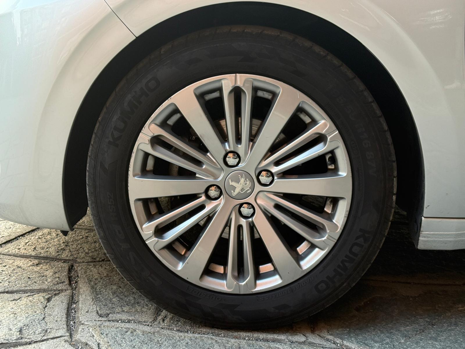 Peugeot 208 PureTech 82 5p. GPL Active