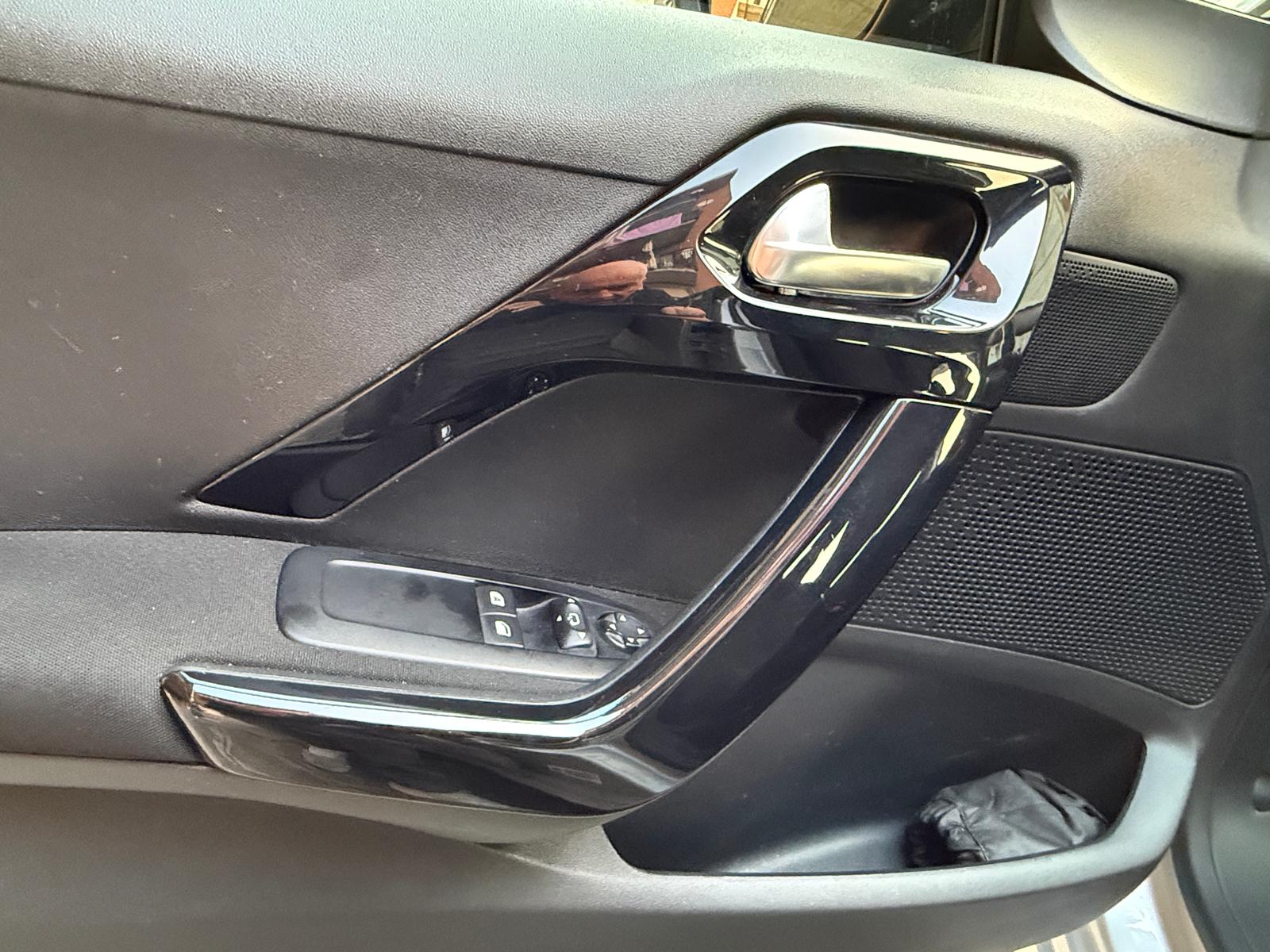 Peugeot 208 PureTech 82 5p. GPL Active